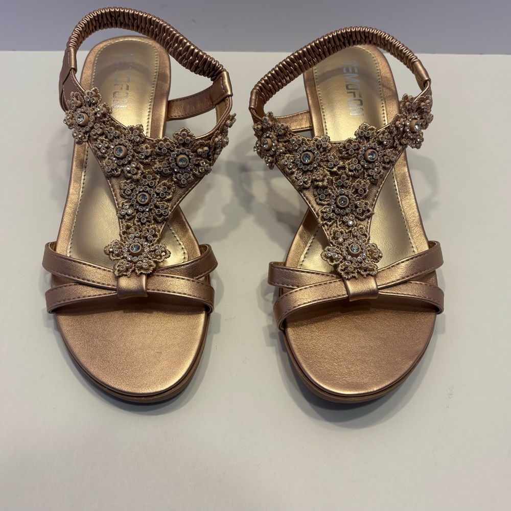Temofon Sandals Women’s 8.5 Gold Wedge Low Open Toe NWOT